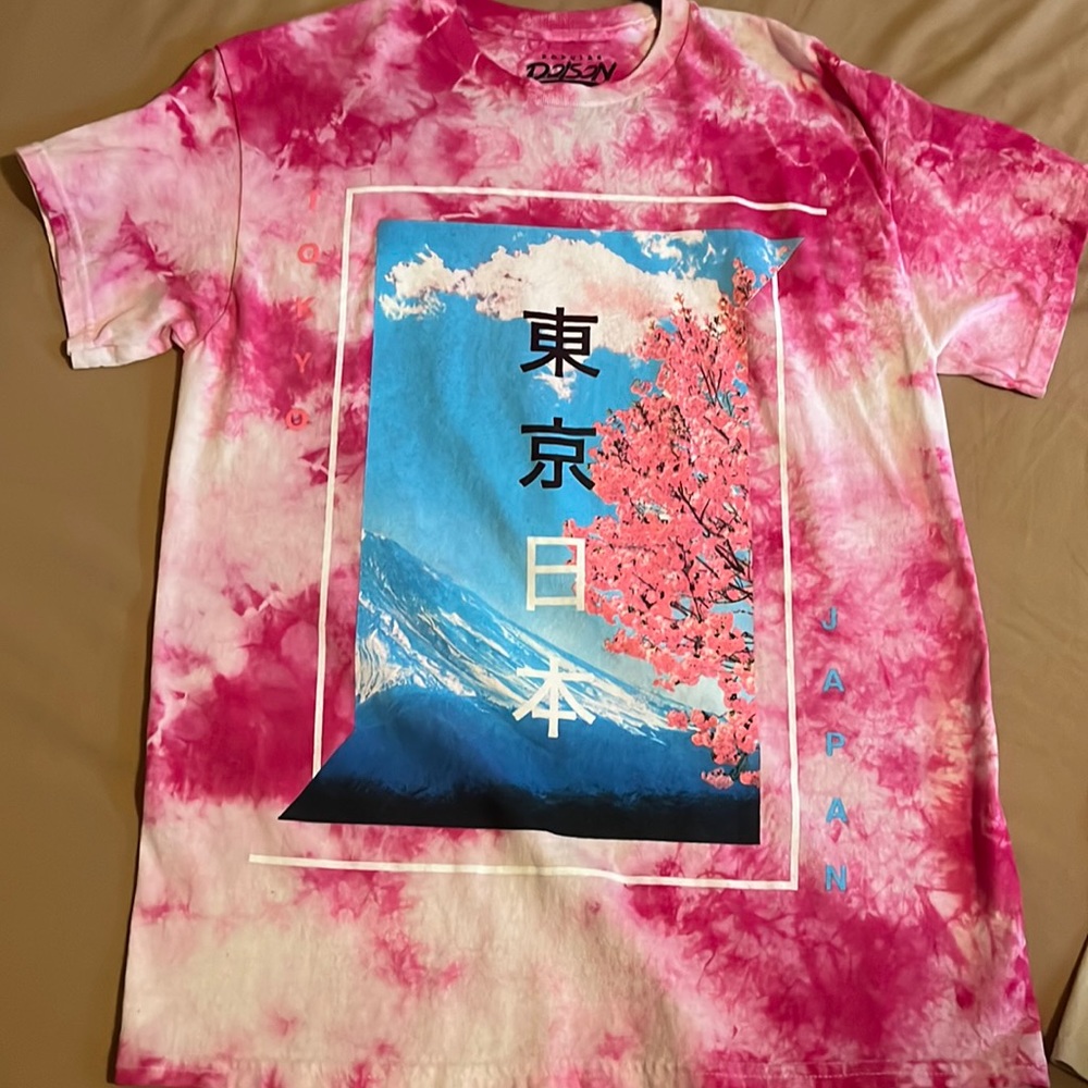Mens medium. T-shirt. Smoke and pet free home.